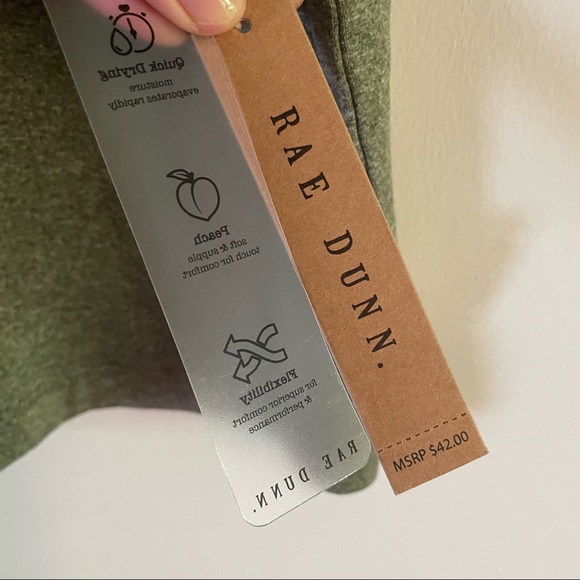 RAE DUNN Heather Green Cropped Graphic On Pocket Workout T Shirt Size Medium - Picture 6 of 7